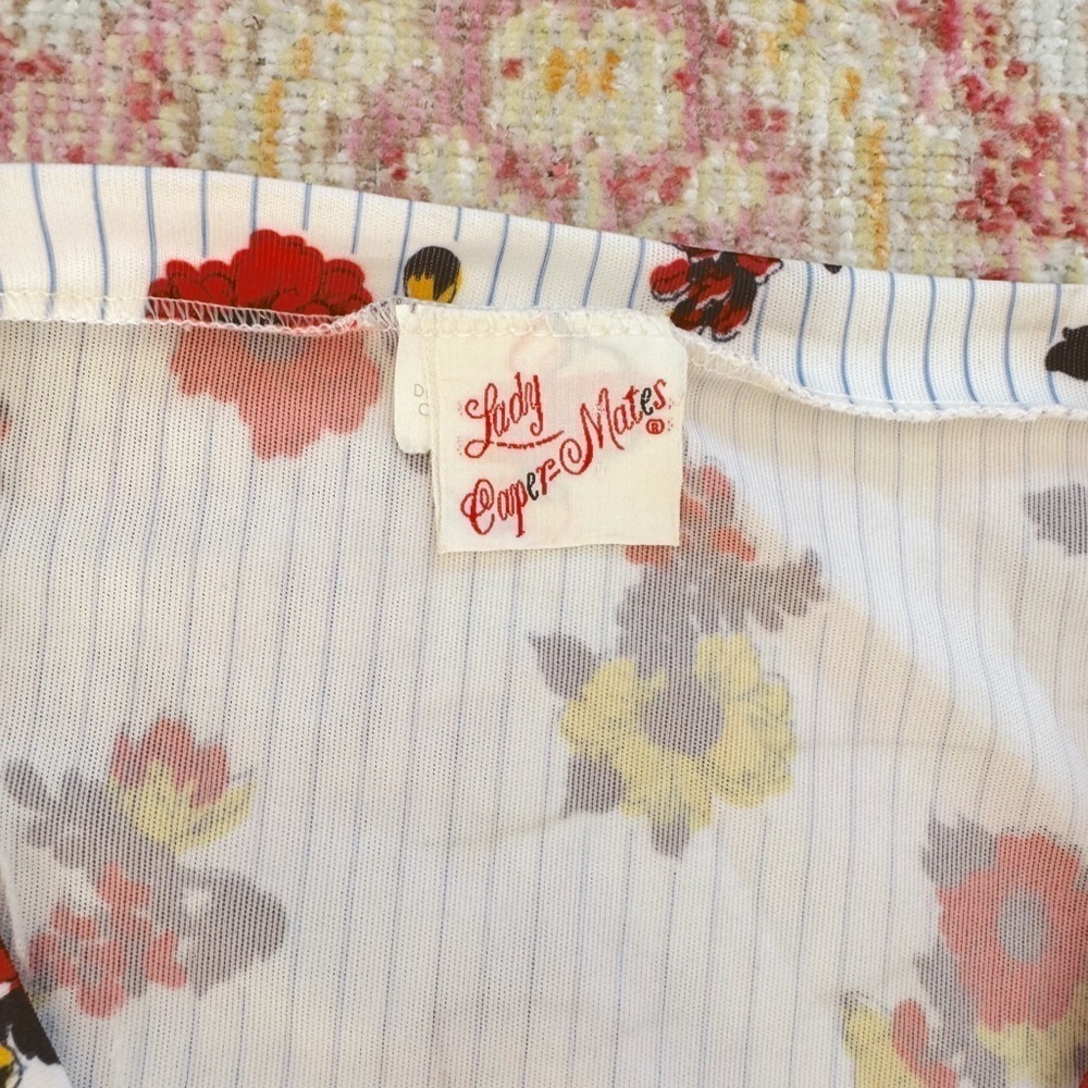 Lady-Caper Mates, Vintage Floral Blouse - Picture 3 of 3